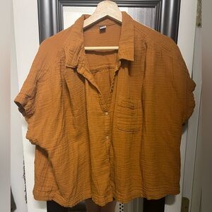 Old Navy muslin cropped short sleeve button up